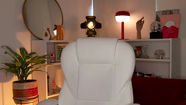 nahiapaws online show from 10/03/25, 09:34