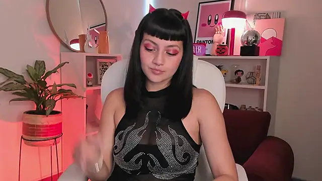 nahiapaws online show from 10/31/25, 07:48