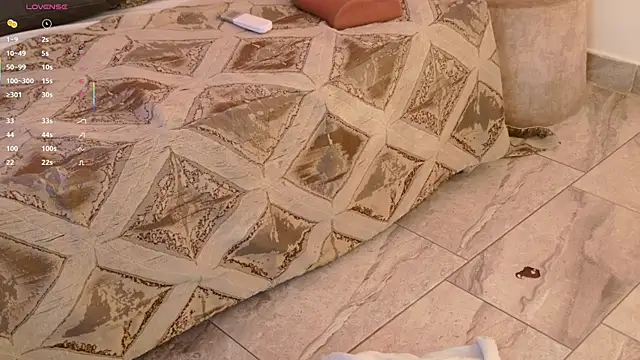 Snapshot of Mariapettit chatting on 10/13/25, 10:04 Mariapettit online show from 10/13/25, 10:04