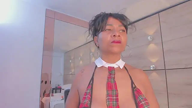 Snapshot of martina_touss chatting on 10/20/25, 11:43 martina touss online show from 10/20/25, 11:43