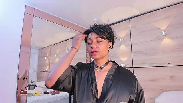 Snapshot of martina_touss chatting on 10/24/25, 11:50 martina touss online show from 10/24/25, 11:50