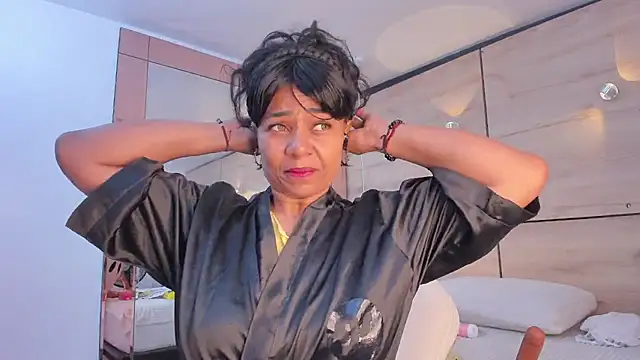 Snapshot of martina_touss chatting on 11/11/25, 12:05 martina touss online show from 11/11/25, 12:05