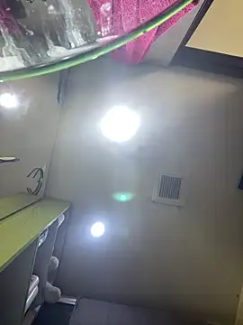 Snapshot of Charlotte_cute18 chatting on 12/12/24, 01:28 Charlotte cute18 online show from 12/12/24, 01:28