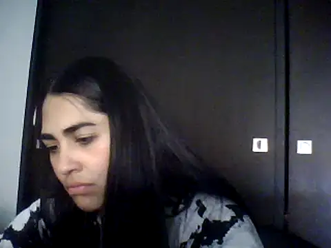 Snapshot of Charlotte_cute18 chatting on 12/13/24, 06:27 Charlotte cute18 online show from 12/13/24, 06:27