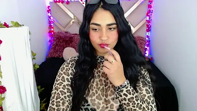 Snapshot of Charlotte_cute18 chatting on 03/07/25, 06:57 Charlotte cute18 online show from 03/07/25, 06:57