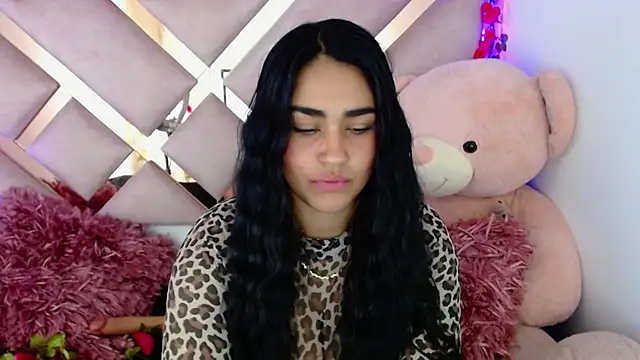 Snapshot of Charlotte_cute18 chatting on 03/07/25, 10:02 Charlotte cute18 online show from 03/07/25, 10:02