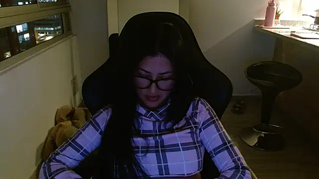 Snapshot of Charlotte_cute18 chatting on 12/05/25, 01:14 Charlotte cute18 online show from 12/05/25, 01:14