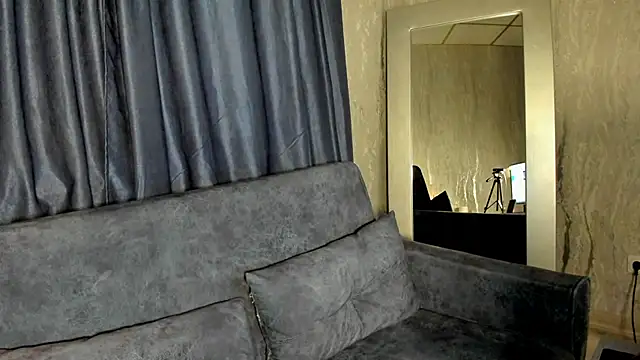 Snapshot of Stacey_Brown chatting on 12/12/24, 04:15 Stacey Brown online show from 12/12/24, 04:15