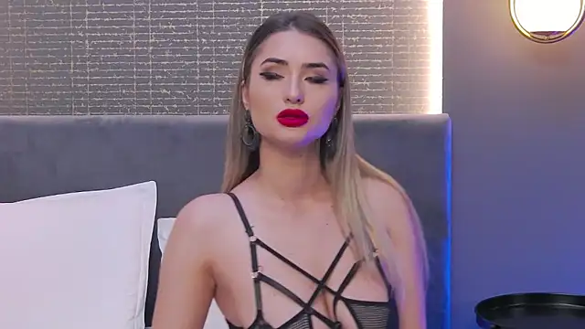 Snapshot of LoraDevine chatting on 01/17/25, 06:26 LoraDevine online show from 01/17/25, 06:26