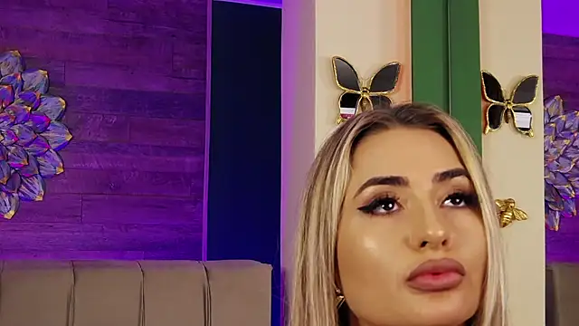 Snapshot of LoraDevine chatting on 10/20/25, 10:10 LoraDevine online show from 10/20/25, 10:10