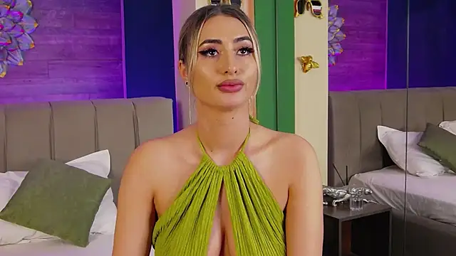 Snapshot of LoraDevine chatting on 11/28/25, 11:40 LoraDevine online show from 11/28/25, 11:40