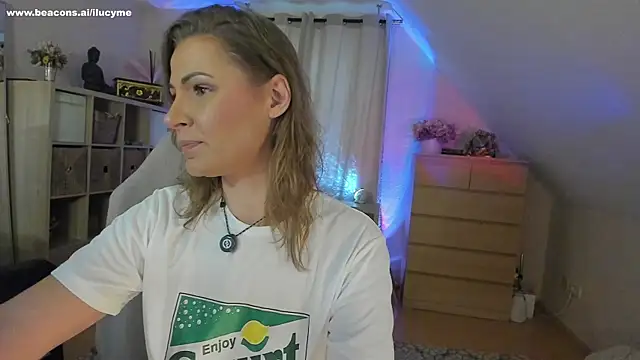 Snapshot of ilucyme chatting on 10/01/25, 02:34 ilucyme online show from 10/01/25, 02:34