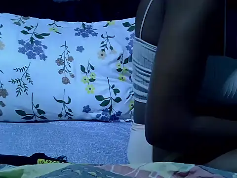 Snapshot of Lutyie chatting on 11/21/25, 05:55 Lutyie online show from 11/21/25, 05:55