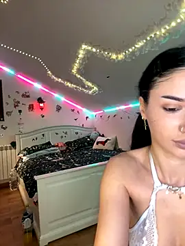 Snapshot of SelenaBee chatting on 11/22/25, 07:18 SelenaBee online show from 11/22/25, 07:18