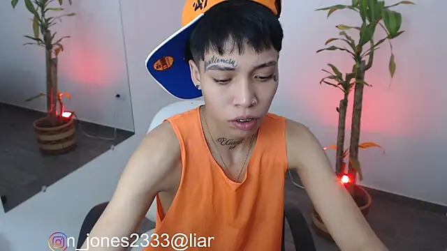 Snapshot of Jonesliam23 chatting on 12/13/24, 10:23 Jonesliam23 online show from 12/13/24, 10:23