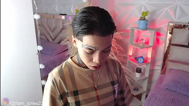 Jonesliam23 online show from 10/03/25, 07:55