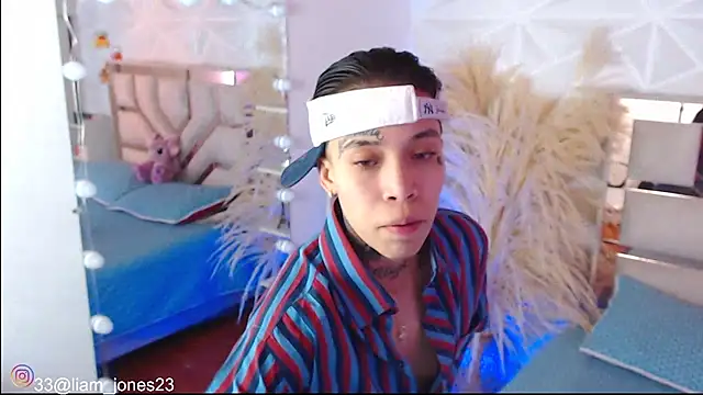 Jonesliam23 online show from 11/22/25, 07:13