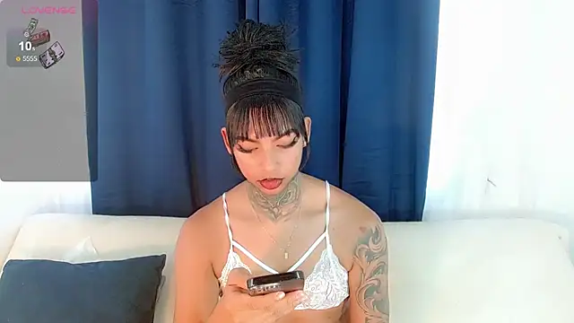 Snapshot of laura_sweett120 chatting on 11/07/25, 01:33 laura sweett120 online show from 11/07/25, 01:33