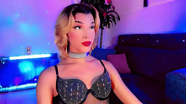 Snapshot of the-horus-girl chatting on 10/10/25, 01:59 the-horus-girl online show from 10/10/25, 01:59