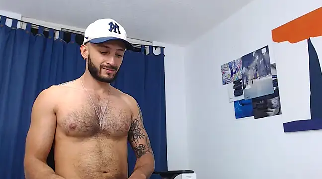 Snapshot of Sanit_Di chatting on 12/17/24, 10:22 Sanit Di online show from 12/17/24, 10:22