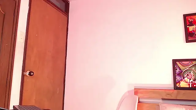 Snapshot of LittleButterfly19 chatting on 12/03/24, 03:44 LittleButterfly19 online show from 12/03/24, 03:44