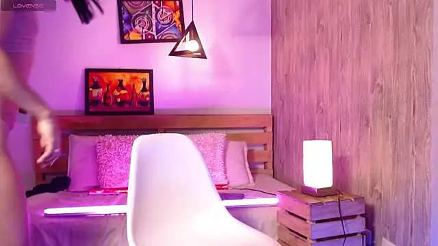 Snapshot of LittleButterfly19 chatting on 12/06/24, 12:23 LittleButterfly19 online show from 12/06/24, 12:23