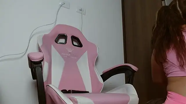 Snapshot of keilafranco chatting on 10/17/25, 12:14 keilafranco online show from 10/17/25, 12:14