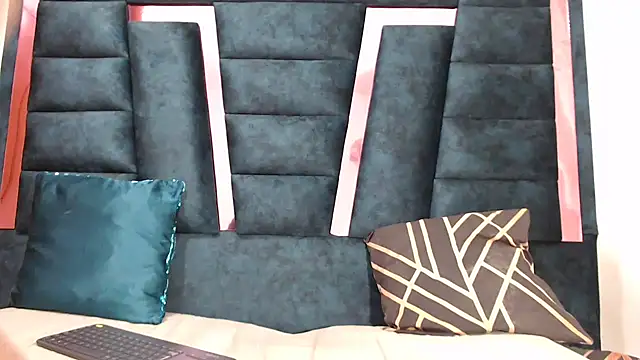 Snapshot of DiannellaforYou chatting on 11/29/25, 11:30 DiannellaforYou online show from 11/29/25, 11:30