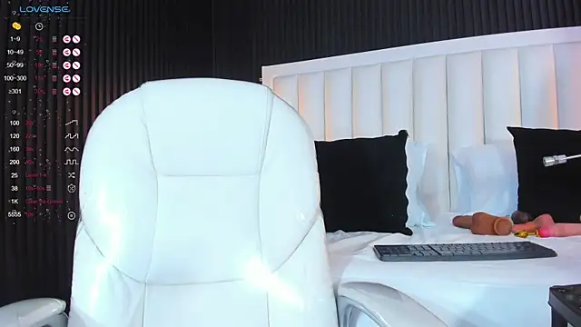 Snapshot of afrodytasky_ chatting on 11/26/25, 11:44 afrodytasky online show from 11/26/25, 11:44