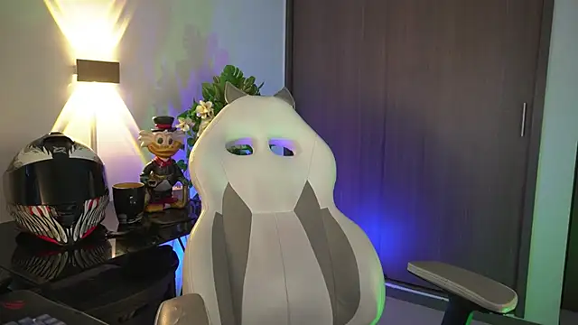 Snapshot of appolo_allen chatting on 09/25/25, 05:33 appolo allen online show from 09/25/25, 05:33