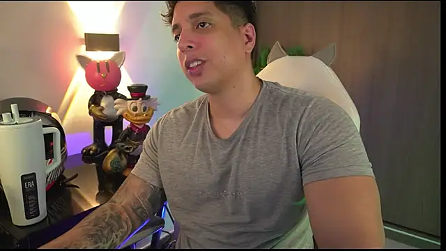 Snapshot of appolo_allen chatting on 10/15/25, 04:56 appolo allen online show from 10/15/25, 04:56