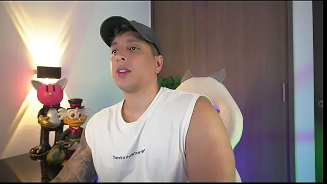 Snapshot of appolo_allen chatting on 10/17/25, 04:59 appolo allen online show from 10/17/25, 04:59