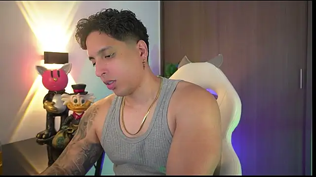 Snapshot of appolo_allen chatting on 10/19/25, 03:40 appolo allen online show from 10/19/25, 03:40