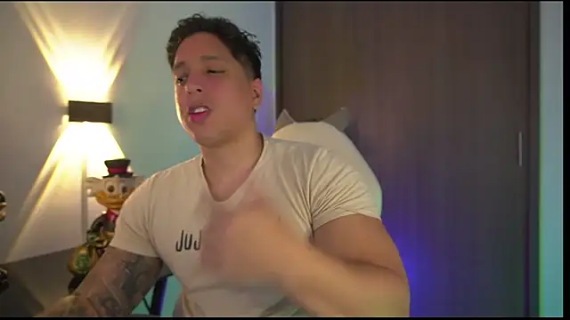 Snapshot of appolo_allen chatting on 10/21/25, 09:15 appolo allen online show from 10/21/25, 09:15