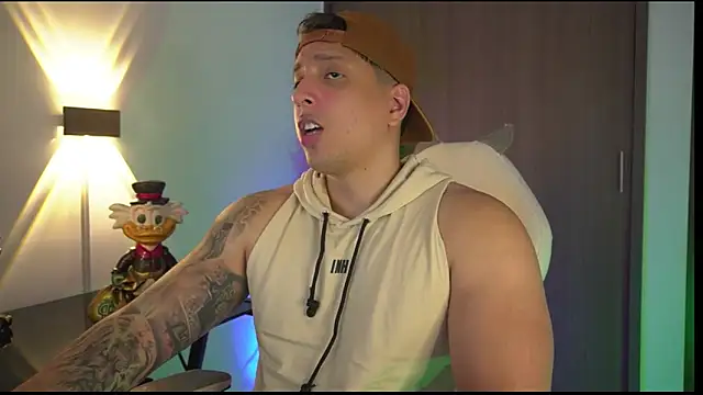 Snapshot of appolo_allen chatting on 10/23/25, 05:18 appolo allen online show from 10/23/25, 05:18