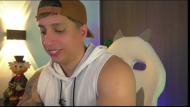 Snapshot of appolo_allen chatting on 10/24/25, 03:14 appolo allen online show from 10/24/25, 03:14