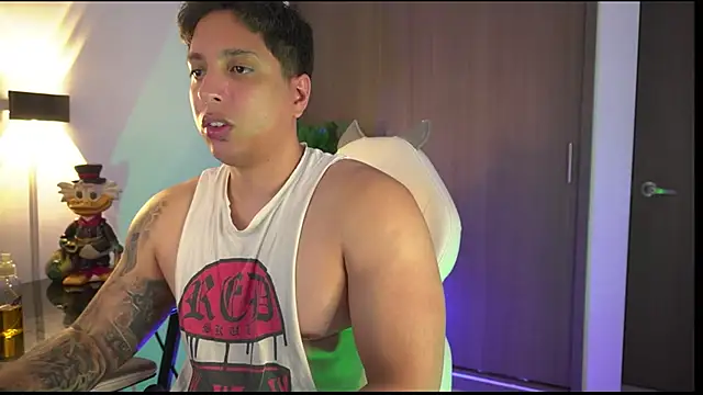 Snapshot of appolo_allen chatting on 10/30/25, 05:31 appolo allen online show from 10/30/25, 05:31