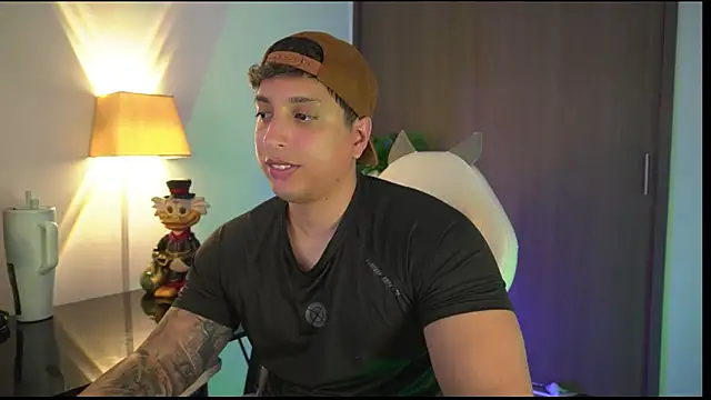 Snapshot of appolo_allen chatting on 11/06/25, 02:34 appolo allen online show from 11/06/25, 02:34