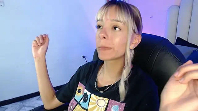 Snapshot of peyton_golden1 chatting on 10/03/25, 03:36 peyton golden1 online show from 10/03/25, 03:36