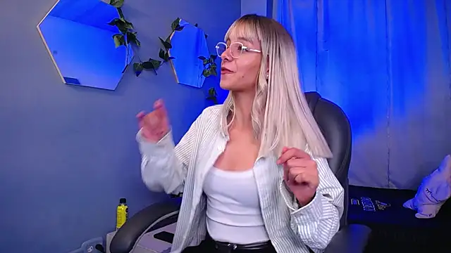 Snapshot of peyton_golden1 chatting on 10/22/25, 03:40 peyton golden1 online show from 10/22/25, 03:40