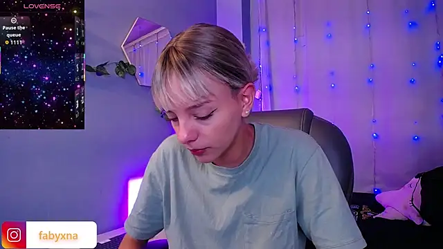 Snapshot of peyton_golden1 chatting on 10/31/25, 03:18 peyton golden1 online show from 10/31/25, 03:18