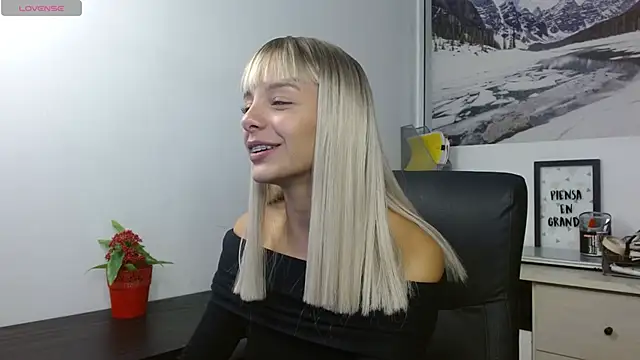 peyton golden1 online show from 11/03/25, 03:41