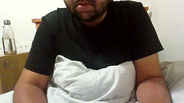 Snapshot of whoreboi98 chatting on 04/11/26, 09:41 whoreboi98 online show from 04/11/26, 09:41
