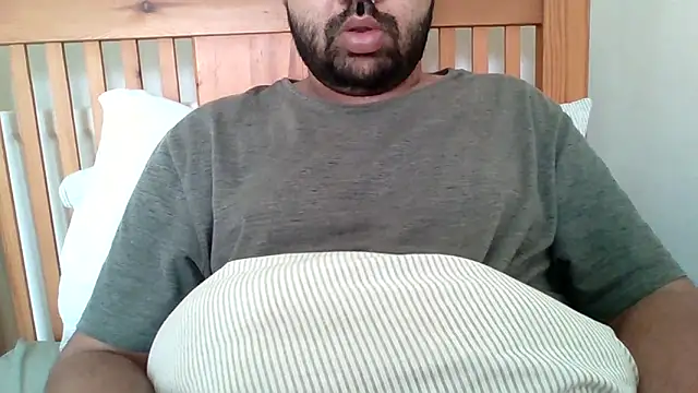 Snapshot of whoreboi98 chatting on 04/19/26, 09:19 whoreboi98 online show from 04/19/26, 09:19