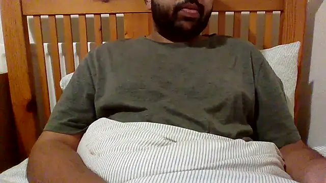 Snapshot of whoreboi98 chatting on 04/19/26, 08:33 whoreboi98 online show from 04/19/26, 08:33