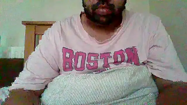 Snapshot of whoreboi98 chatting on 04/22/26, 05:36 whoreboi98 online show from 04/22/26, 05:36
