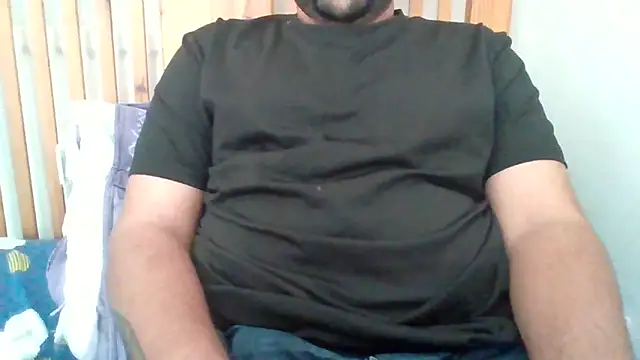 Snapshot of whoreboi98 chatting on 06/17/26, 01:23 whoreboi98 online show from 06/17/26, 01:23
