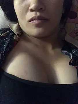 Snapshot of xotm chatting on 12/17/24, 02:33 xotm online show from 12/17/24, 02:33