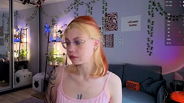 Snapshot of Your_Corvus chatting on 04/23/26, 10:36 Your Corvus online show from 04/23/26, 10:36