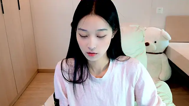 Snapshot of Xueb_J chatting on 10/22/25, 06:13 Xueb J online show from 10/22/25, 06:13